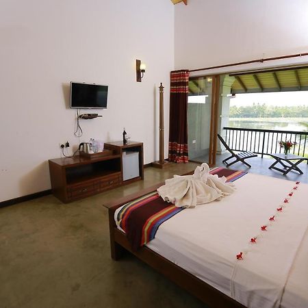 Diya Dahara Lake Resort Yala Extérieur photo