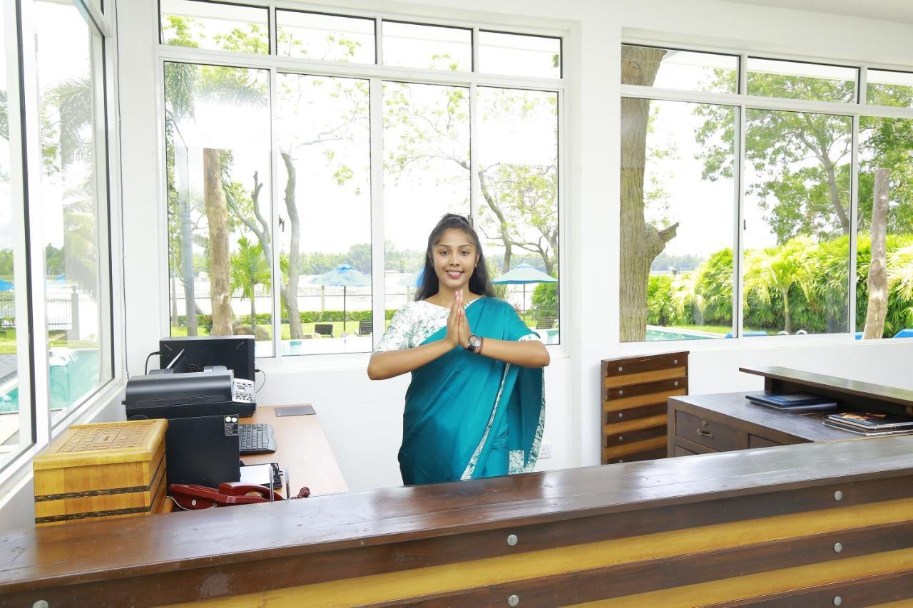Diya Dahara Lake Resort Yala Extérieur photo