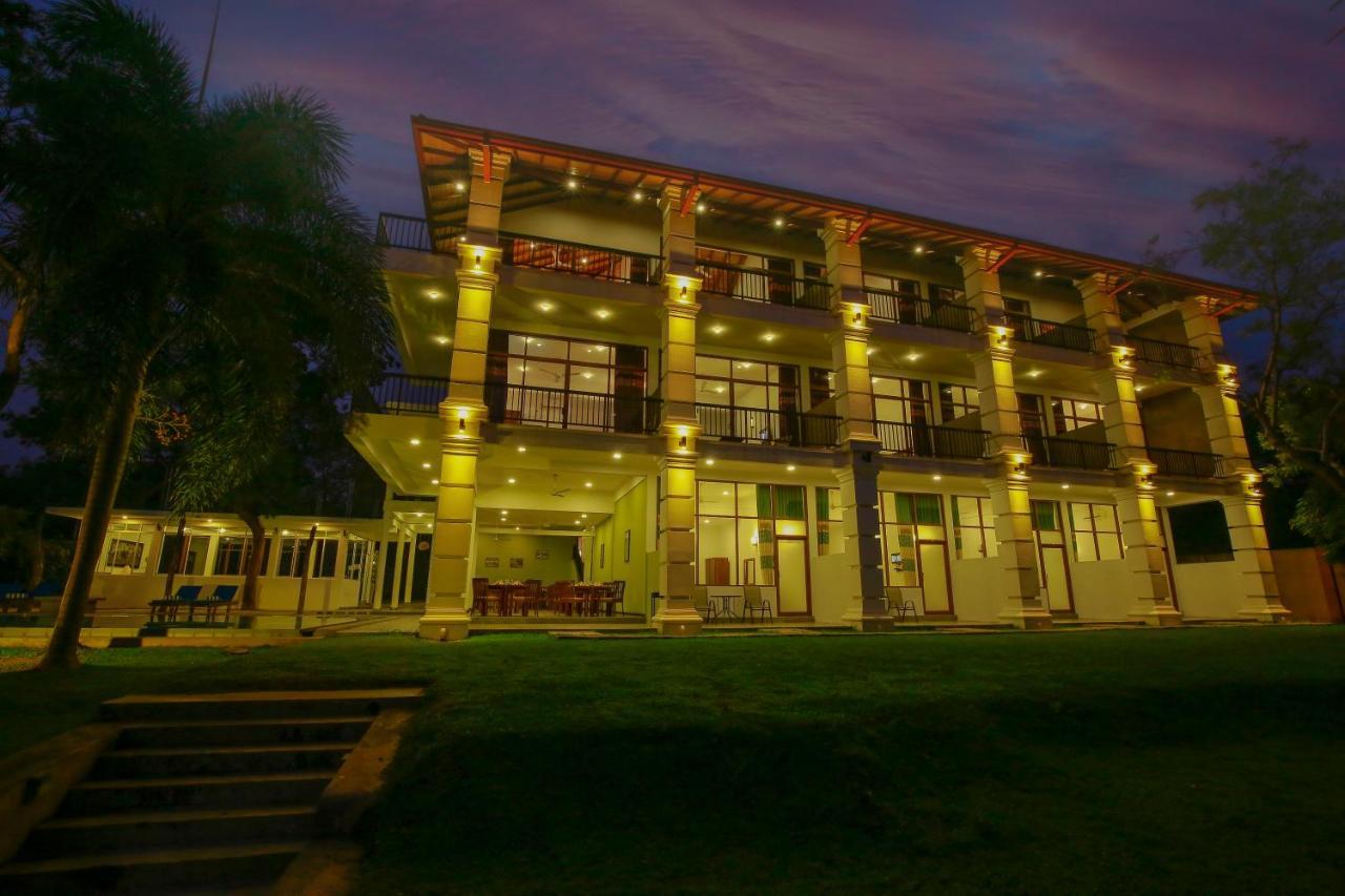 Diya Dahara Lake Resort Yala Extérieur photo