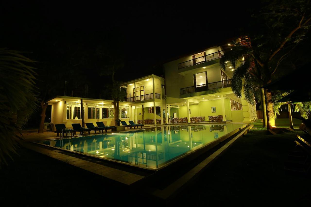 Diya Dahara Lake Resort Yala Extérieur photo