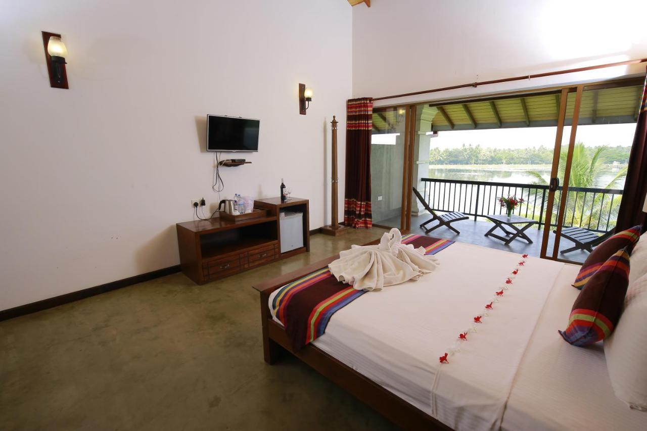 Diya Dahara Lake Resort Tissamaharama Extérieur photo