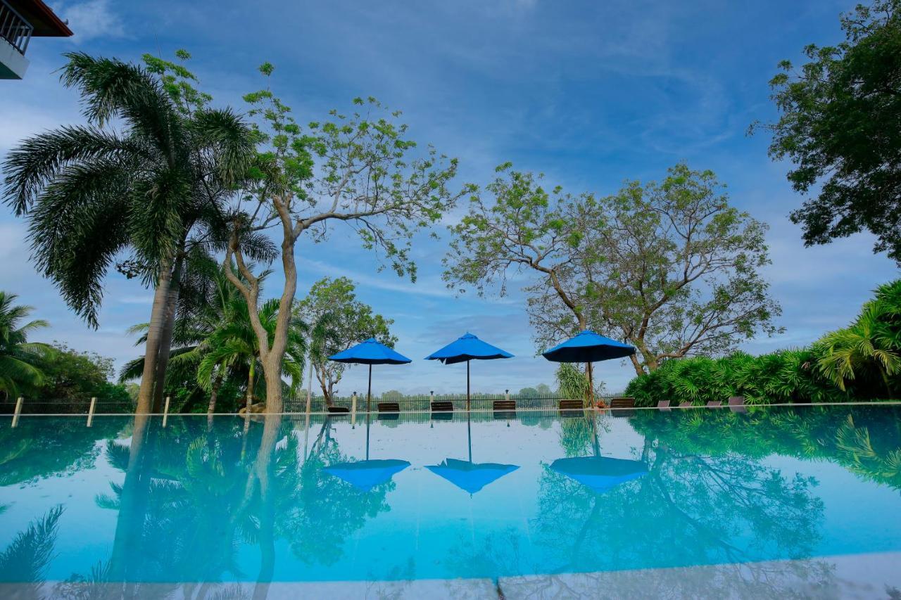 Diya Dahara Lake Resort Yala Extérieur photo