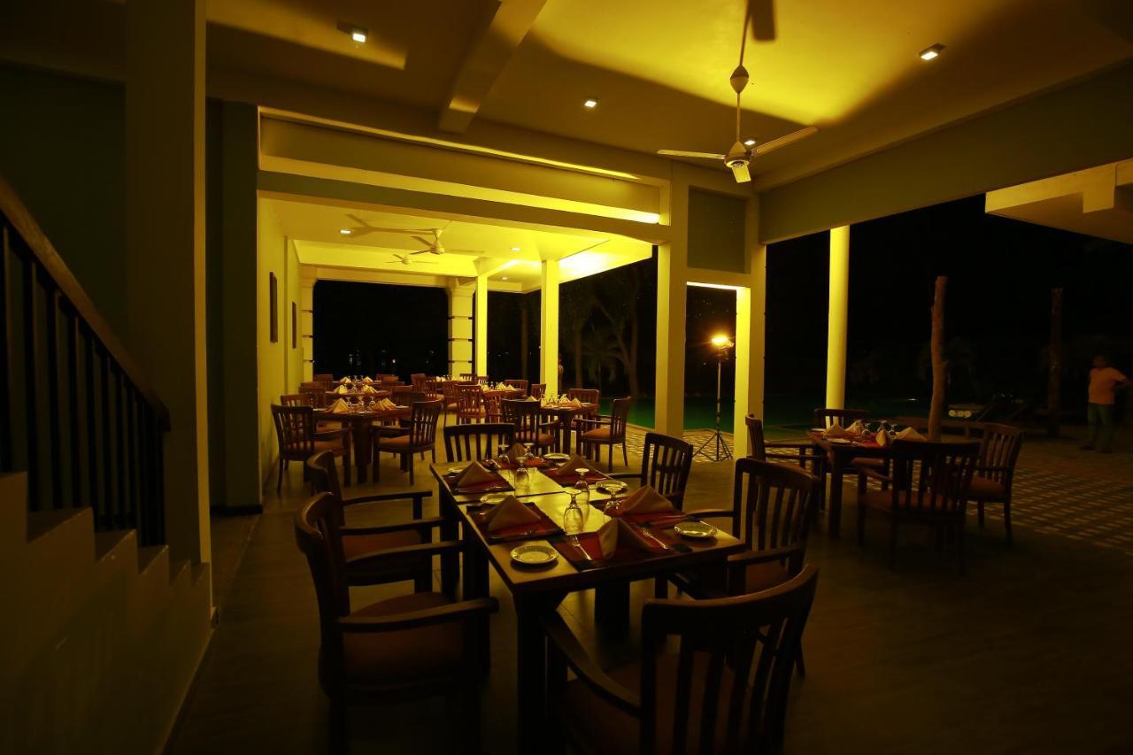 Diya Dahara Lake Resort Tissamaharama Extérieur photo