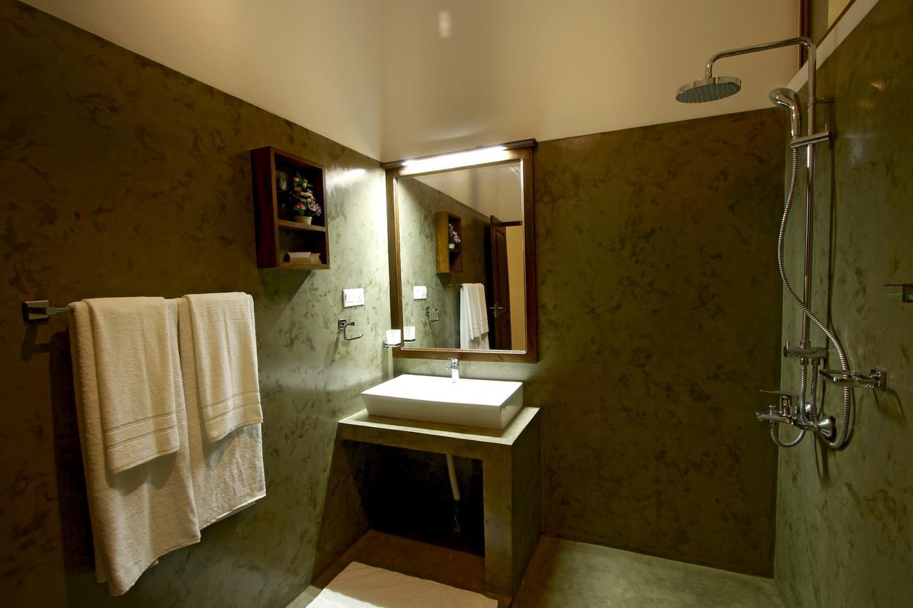 Diya Dahara Lake Resort Yala Extérieur photo