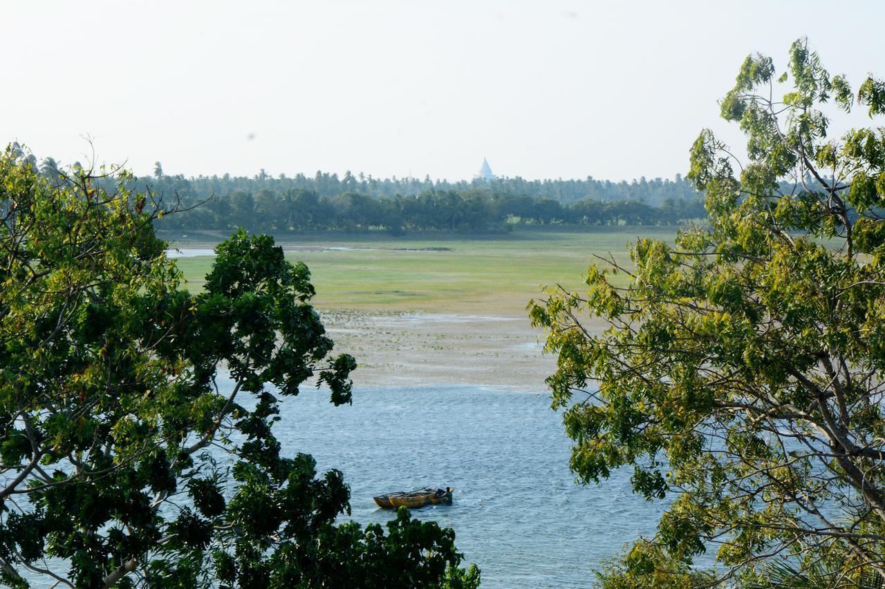 Diya Dahara Lake Resort Tissamaharama Extérieur photo