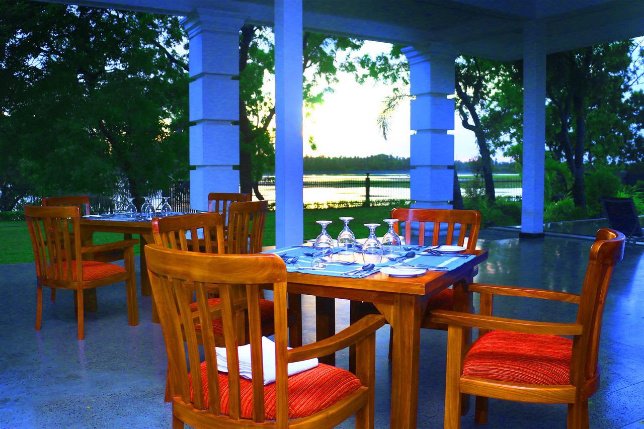 Diya Dahara Lake Resort Tissamaharama Extérieur photo