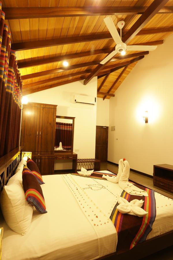 Diya Dahara Lake Resort Tissamaharama Extérieur photo