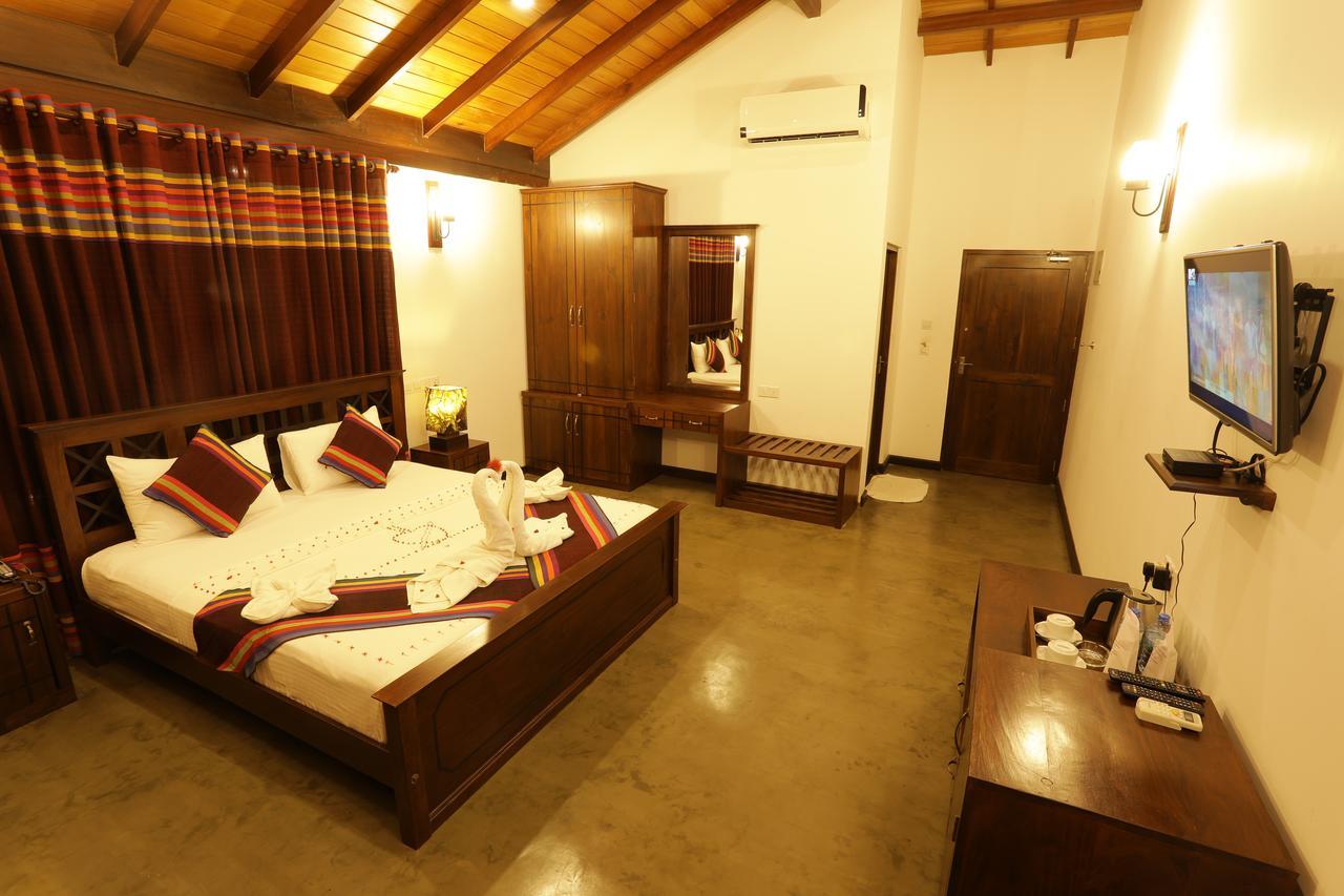 Diya Dahara Lake Resort Tissamaharama Extérieur photo