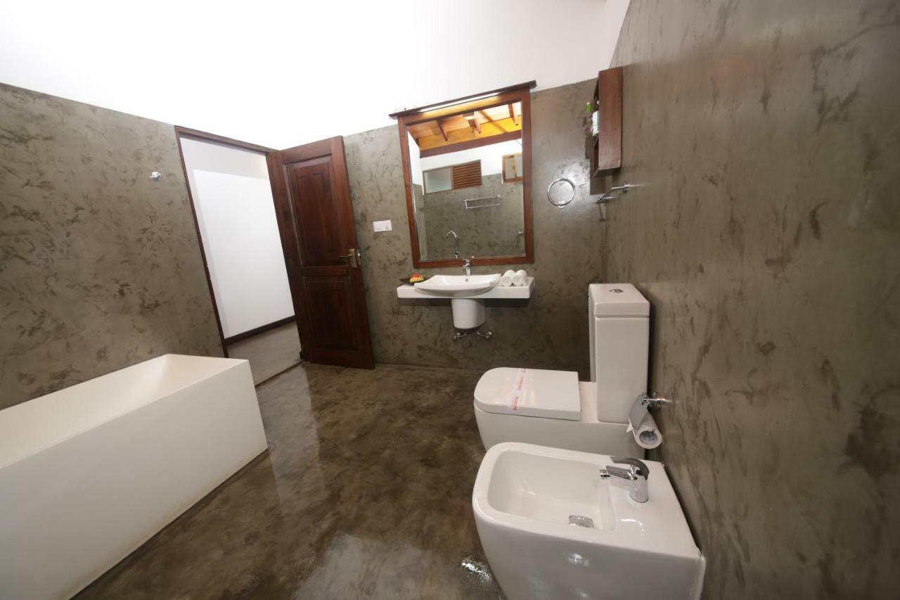 Diya Dahara Lake Resort Yala Extérieur photo